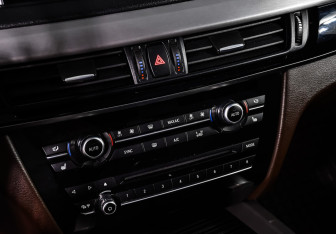 Подержанный автомобиль BMW X5 2014 года (16 фото)