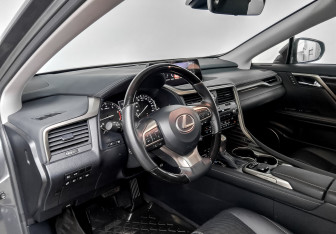 Подержанный автомобиль Lexus RX 2019 года (16 фото)