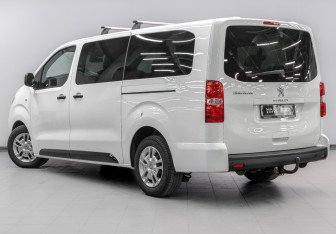 Подержанный автомобиль Peugeot Traveller 2022 года (7 фото)