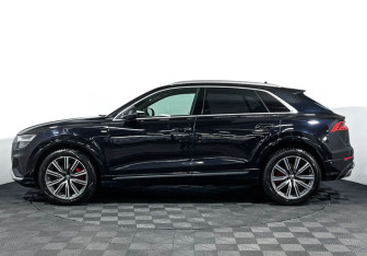 Подержанный автомобиль Audi Q8 2018 года (8 фото)