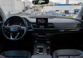 Подержанный автомобиль Audi Q5 2019 года (13 фото)