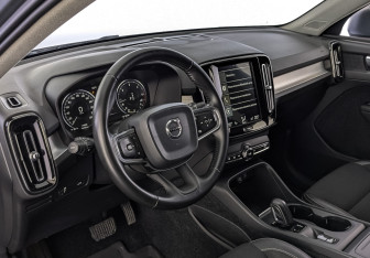 Подержанный автомобиль Volvo XC40 2018 года (15 фото)