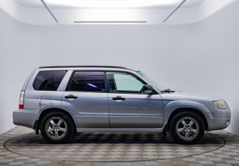 Подержанный автомобиль Subaru Forester Suv 2006 года (4 фото)