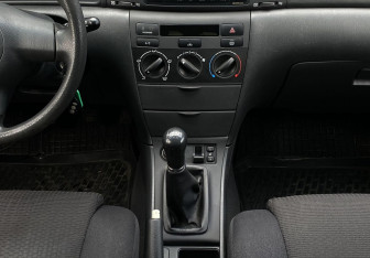 Подержанный автомобиль Toyota Corolla Sedan 2006 года (13 фото)
