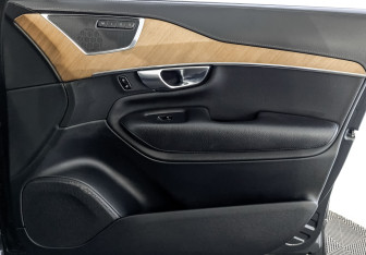 Подержанный автомобиль Volvo XC90 2021 года (24 фото)