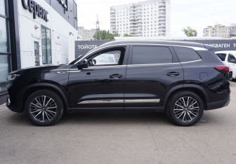 Подержанный автомобиль Chery Tiggo 8 Pro 2023 года (8 фото)