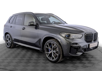 Подержанный автомобиль BMW X5 2022 года (3 фото)