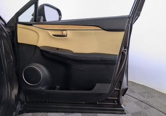 Подержанный автомобиль Lexus NX 2015 года (25 фото)