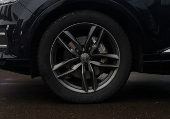 Подержанный автомобиль Audi Q7 2016 года (30 фото)