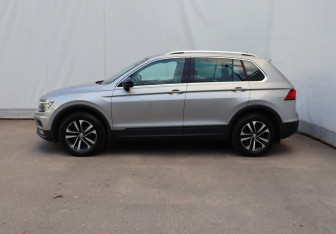 Подержанный автомобиль Volkswagen Tiguan 2019 года (8 фото)