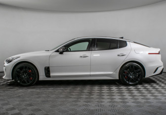 Подержанный автомобиль Kia Stinger 2021 года (8 фото)
