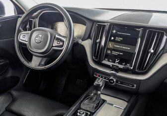 Подержанный автомобиль Volvo XC60 2021 года (30 фото)