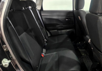 Подержанный автомобиль Mitsubishi ASX 2011 года (15 фото)