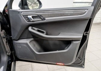 Подержанный автомобиль Porsche Macan 2015 года (27 фото)