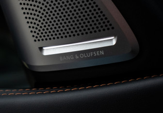 Подержанный автомобиль BMW X6 M 2016 года (23 фото)