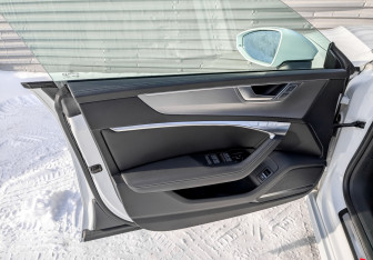 Подержанный автомобиль Audi A7 2021 года (19 фото)