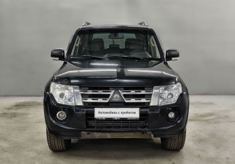 Подержанный автомобиль Mitsubishi Pajero 2013 года (2 фото)