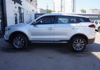 Подержанный автомобиль Geely Atlas Pro 2023 года (8 фото)