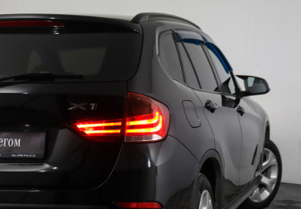 Подержанный автомобиль BMW X1 2012 года (17 фото)