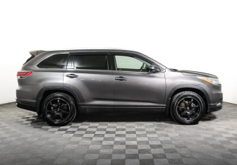 Подержанный автомобиль Toyota Highlander 2014 года (4 фото)