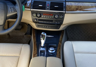 Подержанный автомобиль BMW X5 2008 года (13 фото)
