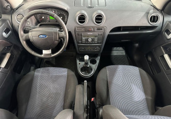 Подержанный автомобиль Ford Fusion 2007 года (9 фото)