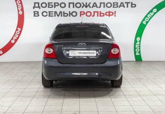 Подержанный автомобиль Ford Focus Sedan 2007 года (5 фото)