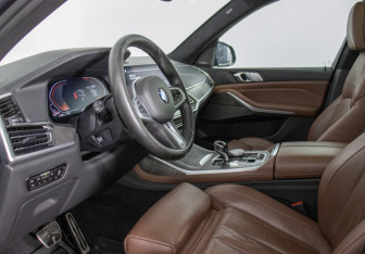 Подержанный автомобиль BMW X7 2020 года (8 фото)