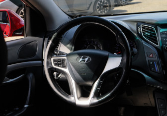 Подержанный автомобиль Hyundai i40 Sedan 2013 года (11 фото)