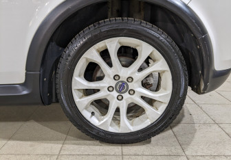 Подержанный автомобиль Volvo C30 2011 года (12 фото)