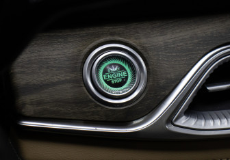 Подержанный автомобиль Evolute i-SPACE 2024 года (25 фото)