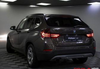Подержанный автомобиль BMW X1 2013 года (22 фото)