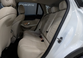 Подержанный автомобиль Mercedes-Benz GLC Coupe 2021 года (18 фото)