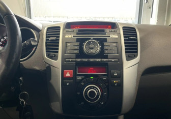 Подержанный автомобиль Kia Venga 2012 года (16 фото)