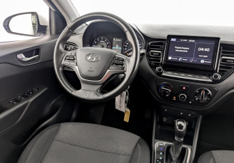 Подержанный автомобиль Hyundai Solaris Sedan 2021 года (25 фото)