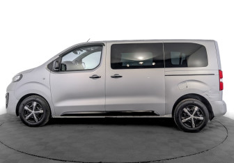 Подержанный автомобиль Peugeot Traveller 2021 года (8 фото)