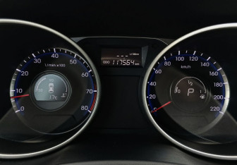 Подержанный автомобиль Hyundai ix35 2014 года (23 фото)