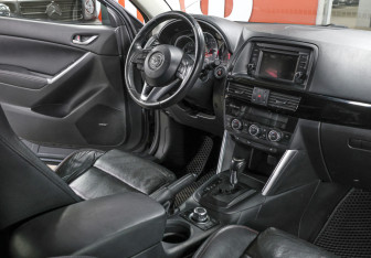 Подержанный автомобиль Mazda CX-5 2012 года (11 фото)