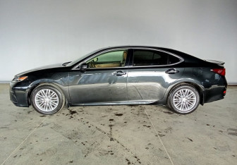 Подержанный автомобиль Lexus ES 2016 года (7 фото)