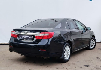 Подержанный автомобиль Toyota Camry Sedan 2013 года (8 фото)