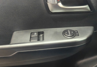 Подержанный автомобиль Kia Rio Hatchback 2012 года (14 фото)