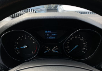 Подержанный автомобиль Ford Focus Wagon 2017 года (19 фото)