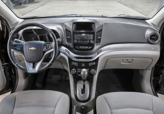 Подержанный автомобиль Chevrolet Orlando 2013 года (16 фото)