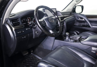 Подержанный автомобиль Lexus LX 2020 года (18 фото)