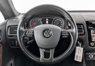 Подержанный автомобиль Volkswagen Touareg 2013 года (22 фото)