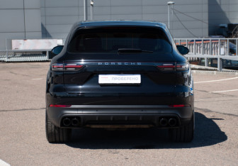 Подержанный автомобиль Porsche Cayenne 2020 года (6 фото)