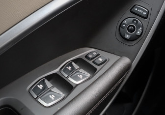 Подержанный автомобиль Hyundai Santa Fe 2014 года (15 фото)