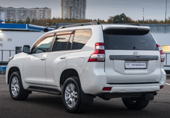 Подержанный автомобиль Toyota Land Cruiser Prado 2015 года (7 фото)