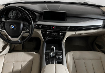 Подержанный автомобиль BMW X5 2017 года (11 фото)