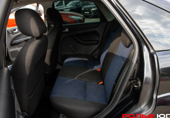 Подержанный автомобиль Ford Focus Sedan 2007 года (8 фото)
